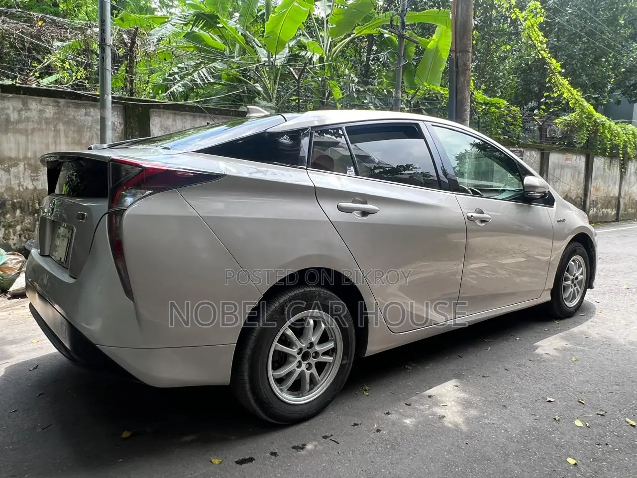 টয়োটা প্রিয়াস ২০১৮ গ্রে