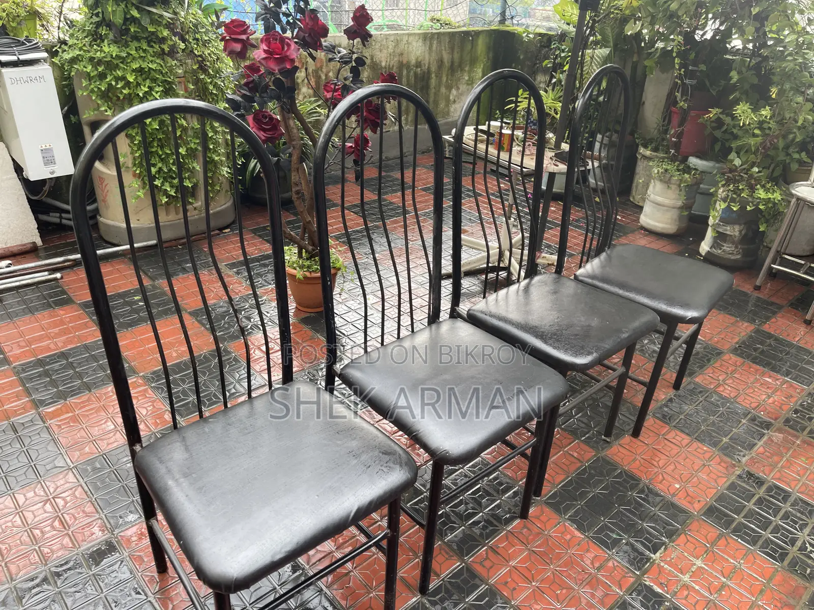 4 Black Metal Frame Cushion Chairs – Good Condition