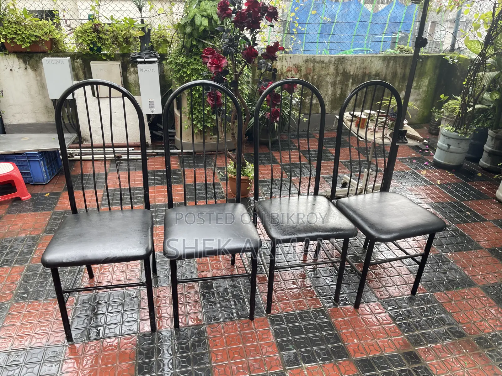 4 Black Metal Frame Cushion Chairs – Good Condition
