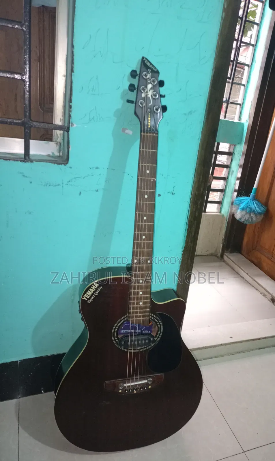 Yemaha Cm2 Acoustic Semi-Electric Guitar