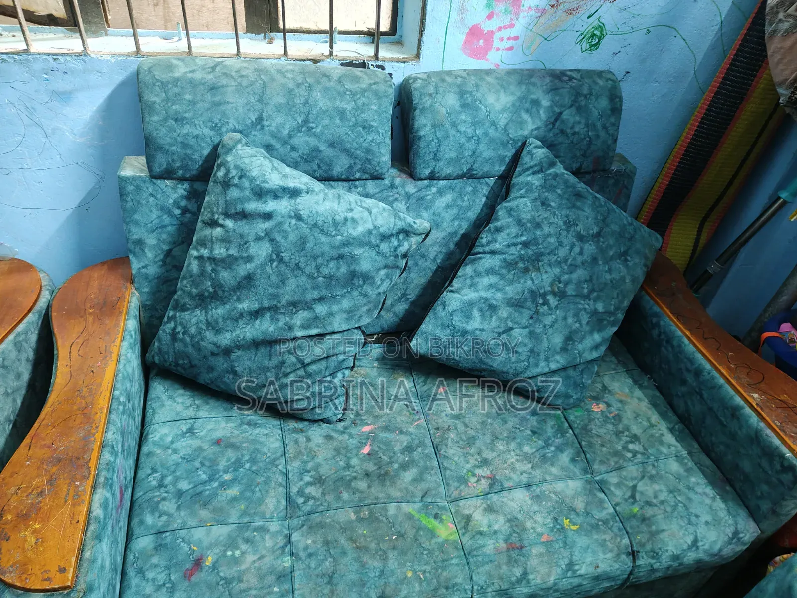 5-seater sofa for sale with cushions included.
