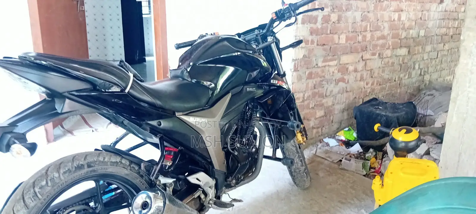 সুজুকি জিক্সার ২০২২ ব্ল্যাক