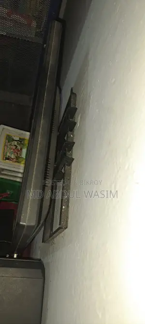 ব্যবহৃত ইছনিক মনিটর।