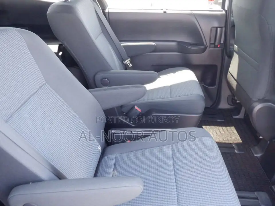 Toyota Noah 2022 Pearl