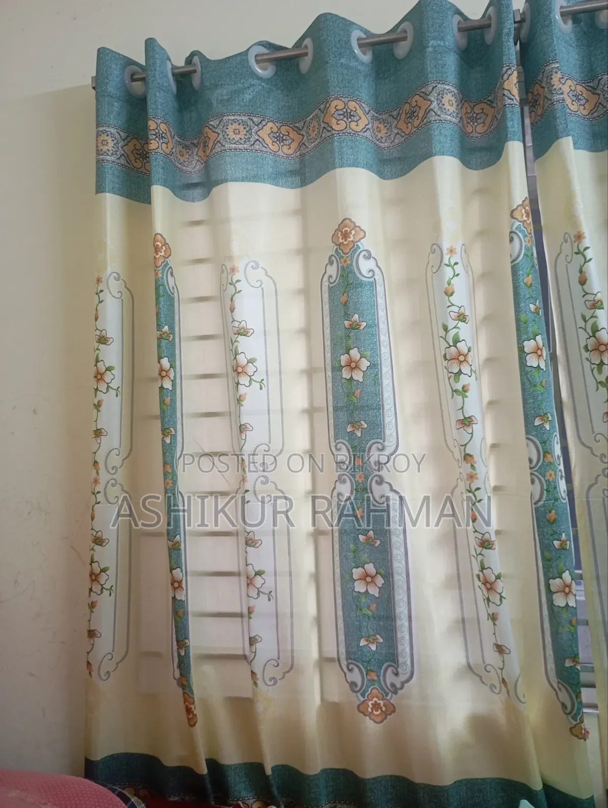 জানালার ৬ কুচির বড় পর্দা।