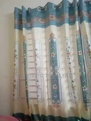 জানালার ৬ কুচির বড় পর্দা।