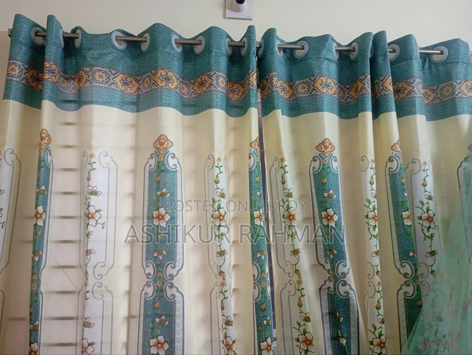 জানালার ৬ কুচির বড় পর্দা।