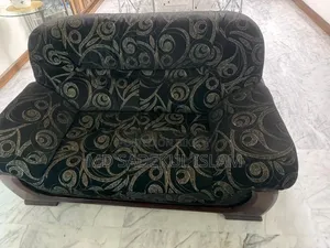 Teak wood frame, no problems, you can inspect and take it,