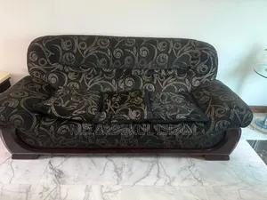Teak wood frame, no problems, you can inspect and take it,