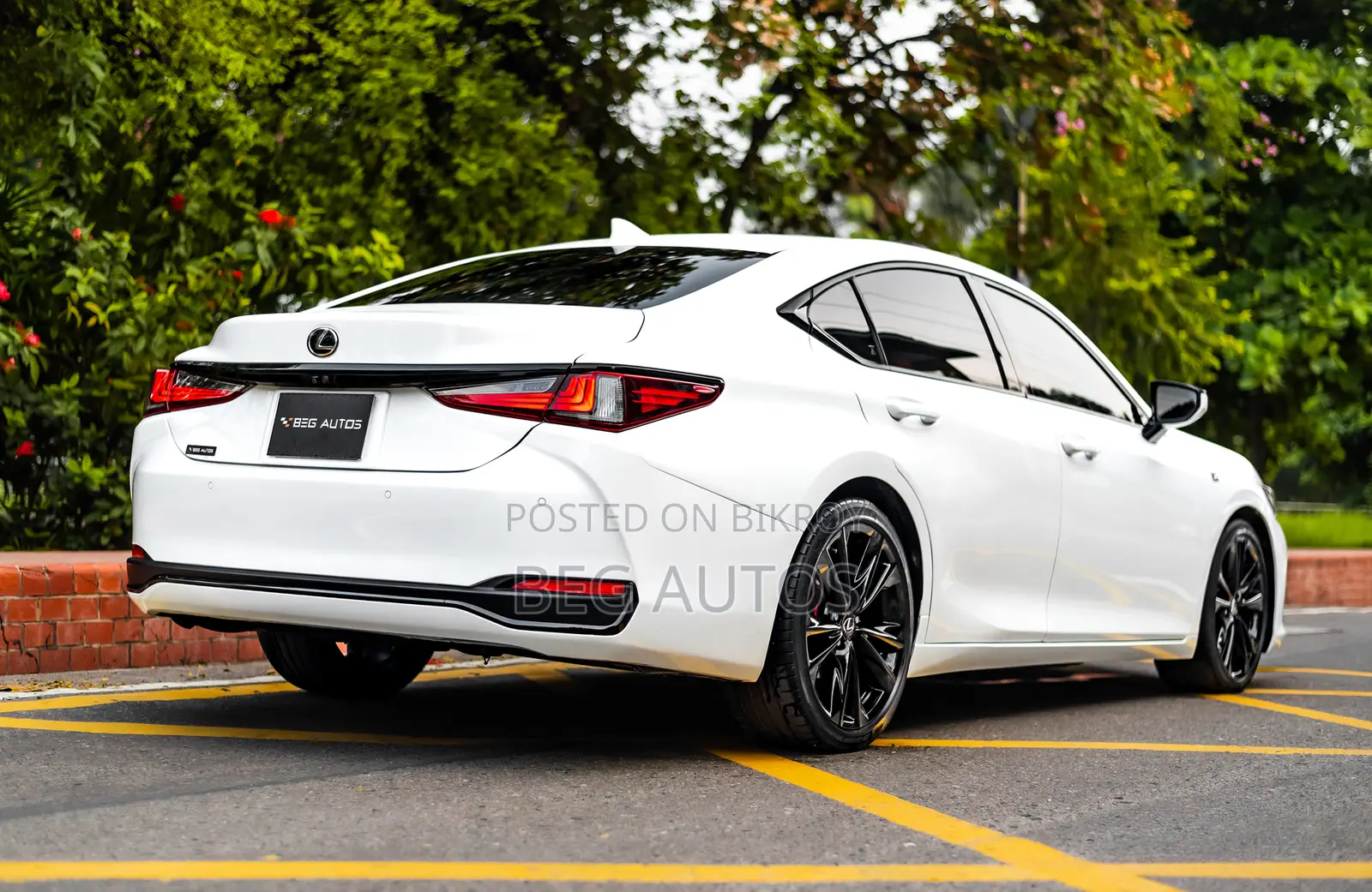 লেক্সাস ইএস ৩০০এইচ এফডব্লিউডি ২০১৯ হোয়াইট