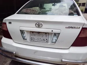 টয়োটা করোলা ২০০৫ হোয়াইট
