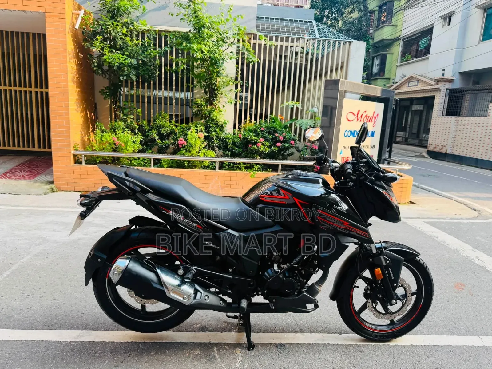 হোন্ডা এক্স-ব্লেড ১৬০ ২০২৫ কালো