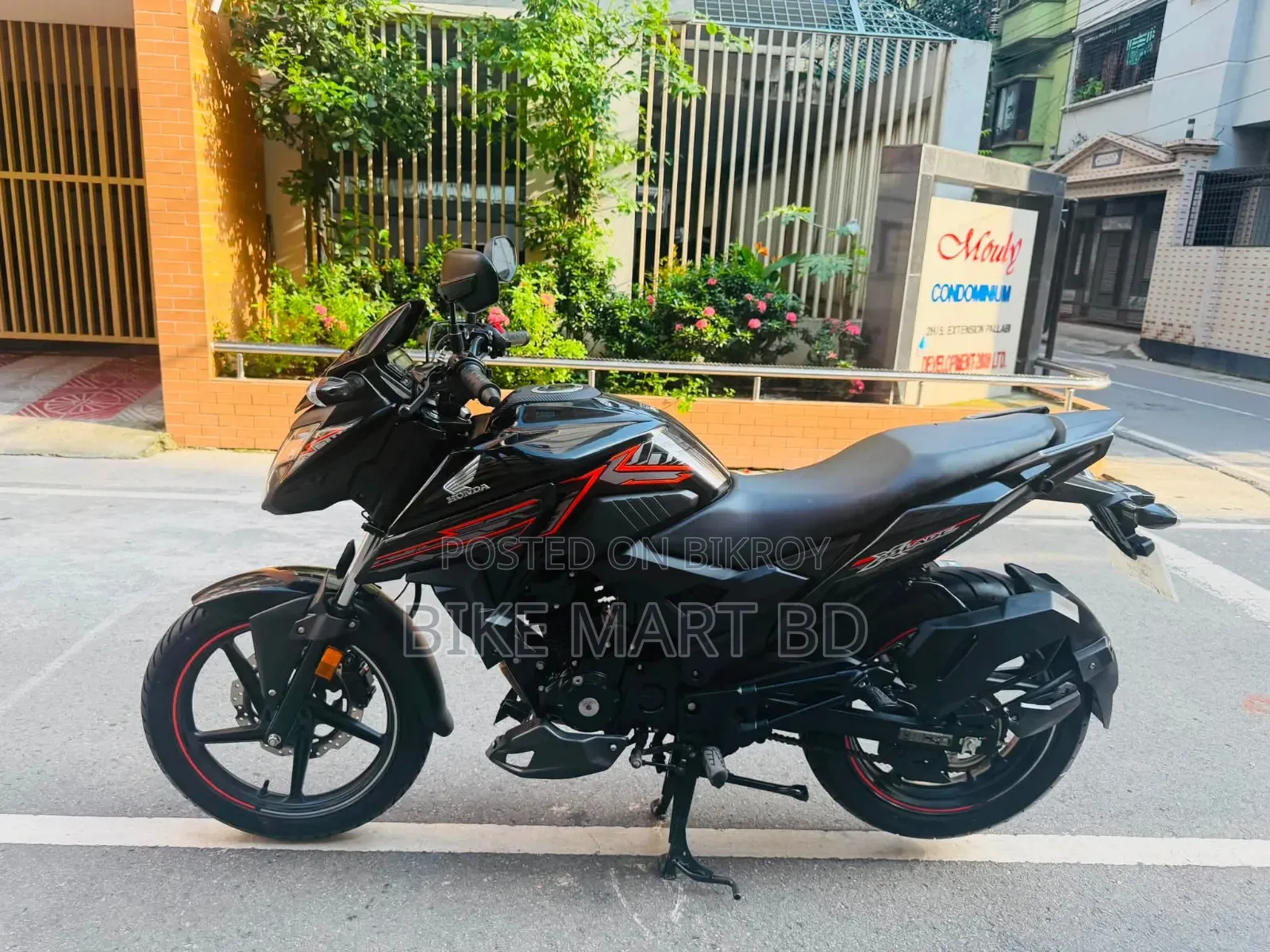 হোন্ডা এক্স-ব্লেড ১৬০ ২০২৫ কালো