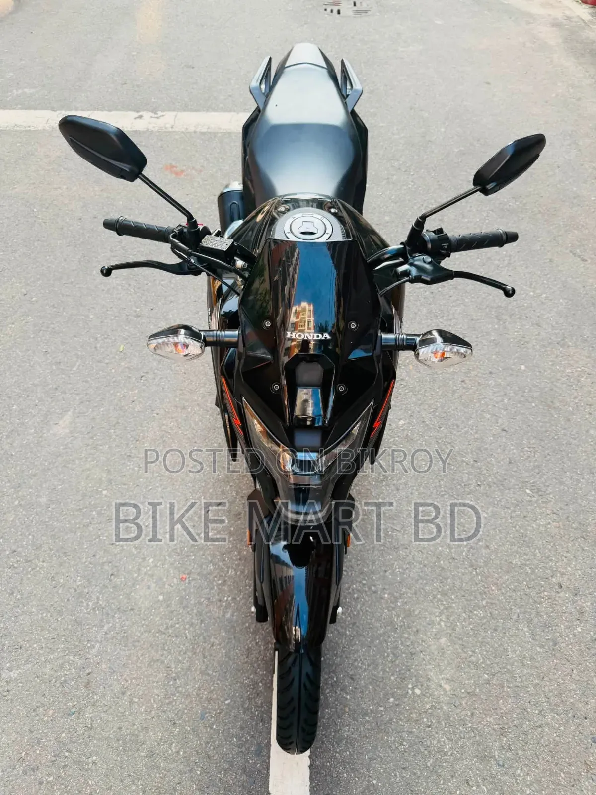 হোন্ডা এক্স-ব্লেড ১৬০ ২০২৫ কালো