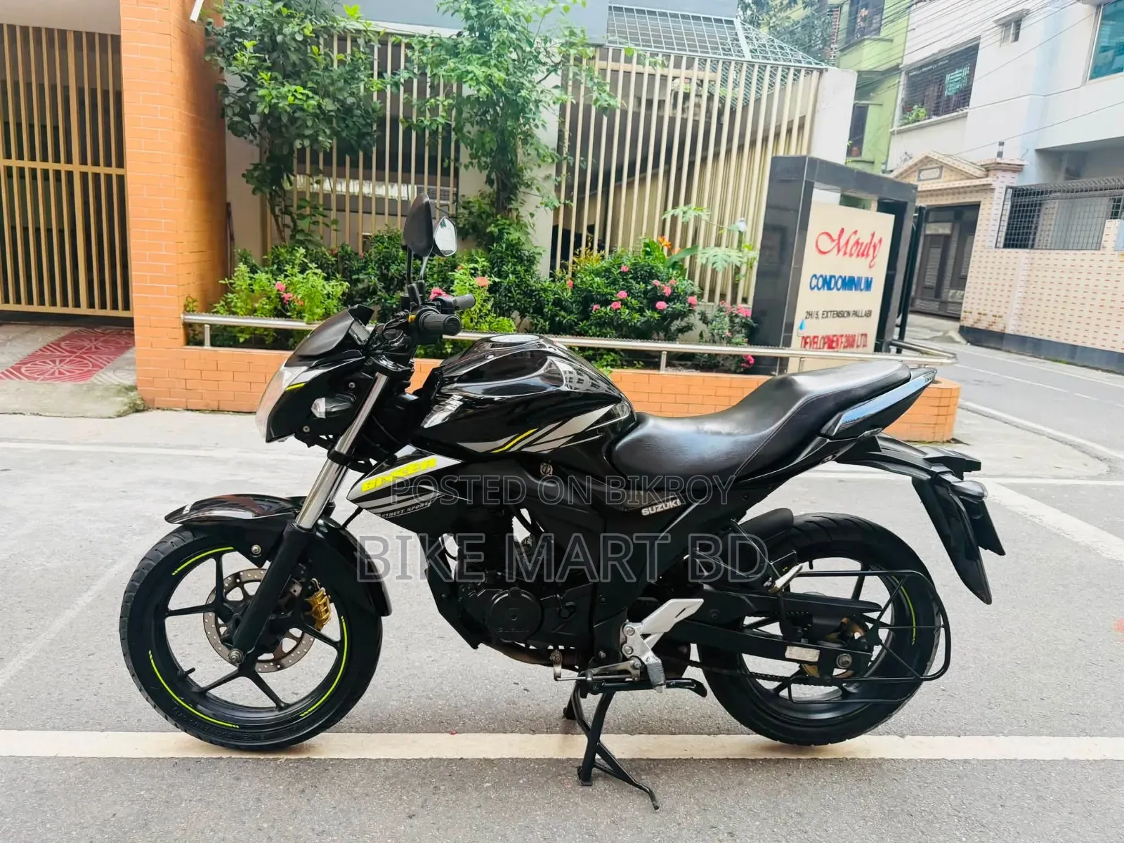 সুজুকি জিক্সার ২০২৩ ব্ল্যাক
