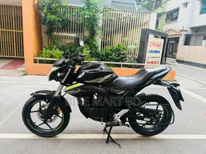 সুজুকি জিক্সার ২০২৩ ব্ল্যাক