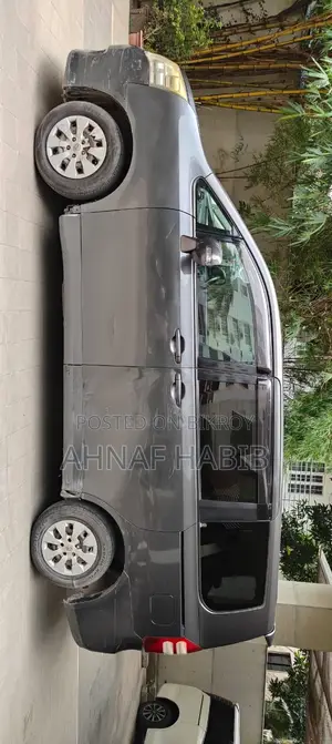 Toyota Noah 2.0 143hp Front Wheel Drive (7 Seater) 2010 Gray