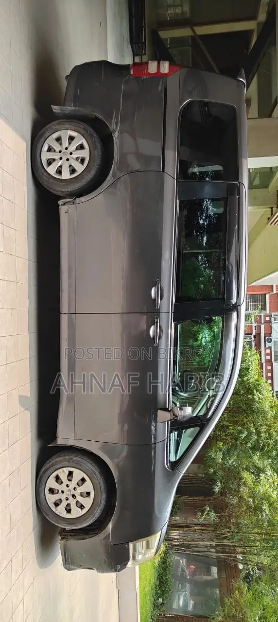 Toyota Noah 2.0 143hp Front Wheel Drive (7 Seater) 2010 Gray