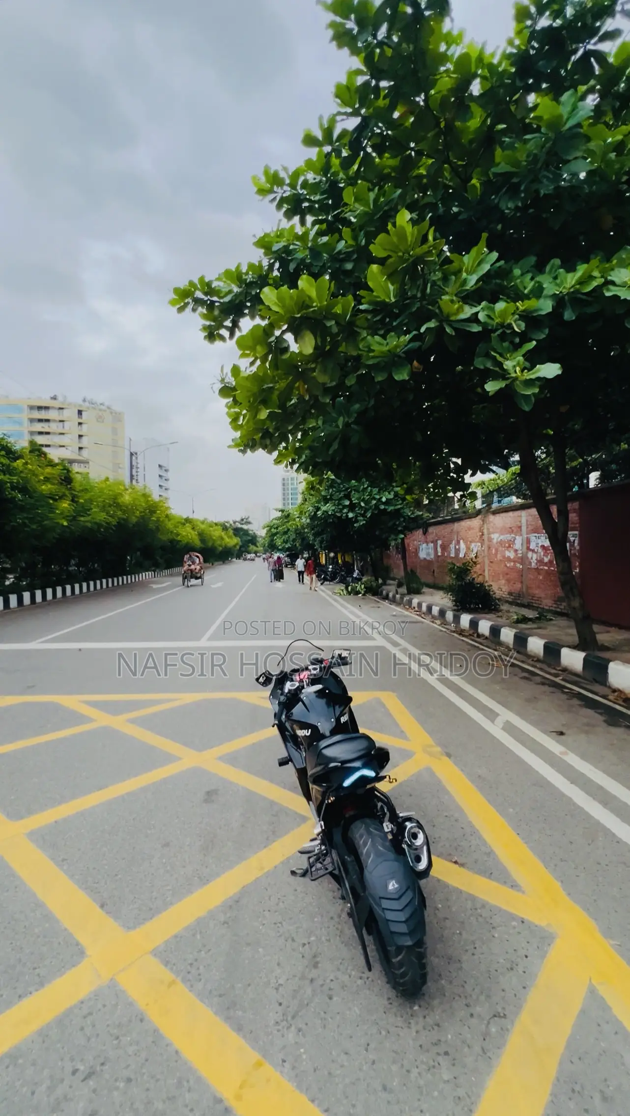 সুজুকি জিক্সার ২০২২ কালো