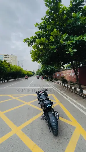 সুজুকি জিক্সার ২০২২ কালো