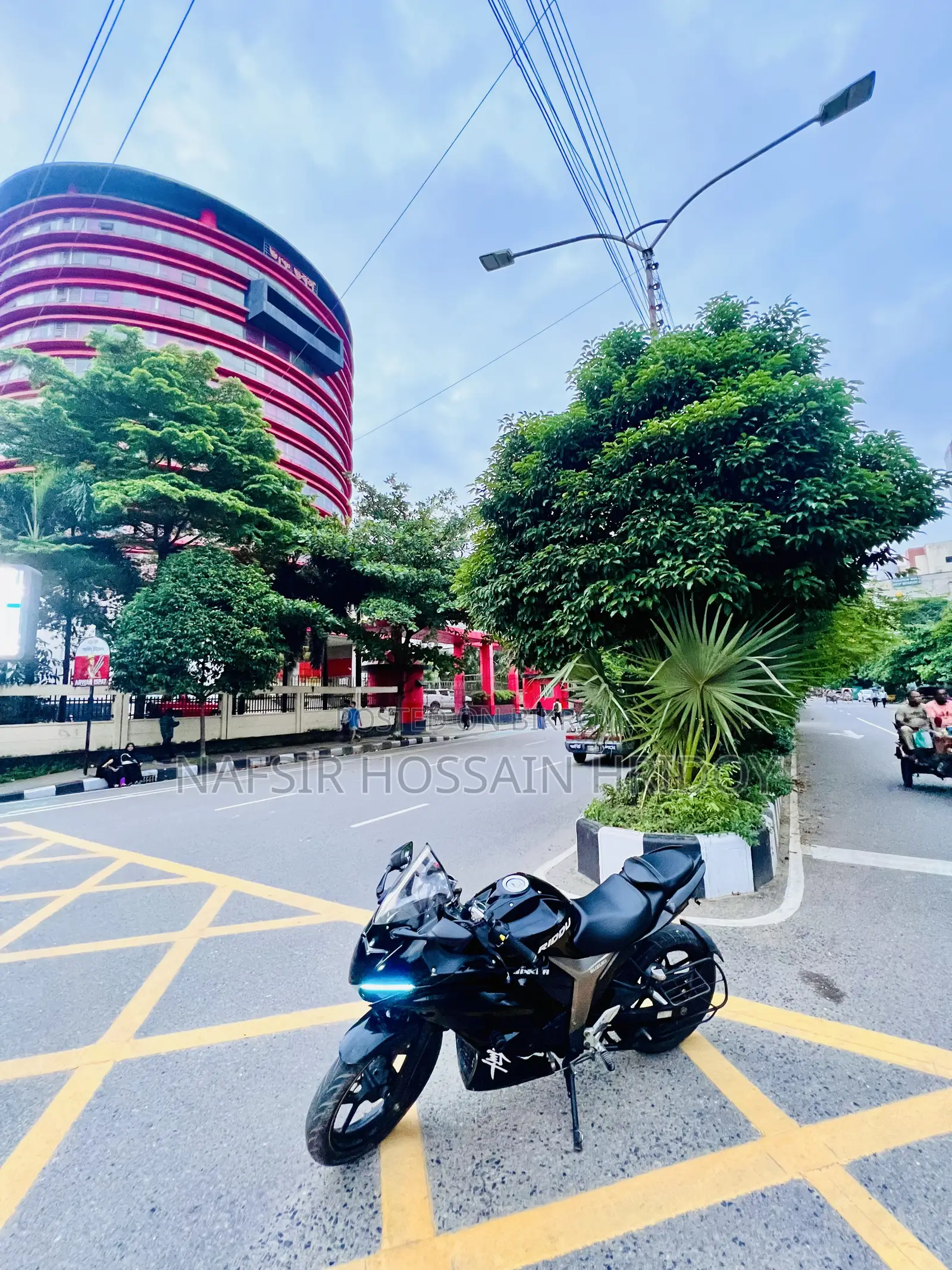 সুজুকি জিক্সার ২০২২ কালো