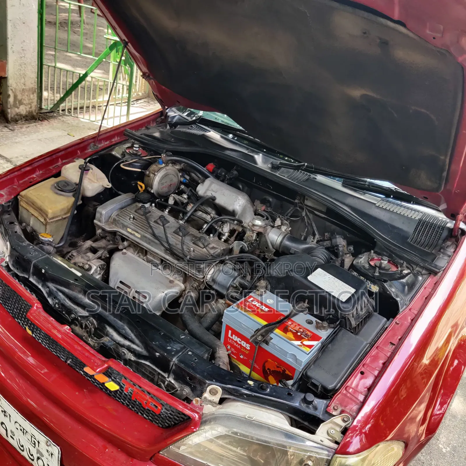 Toyota Carina 2000 Red