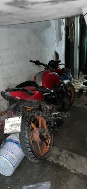 ইয়ামাহা এফজেড ২০১৬ রেড