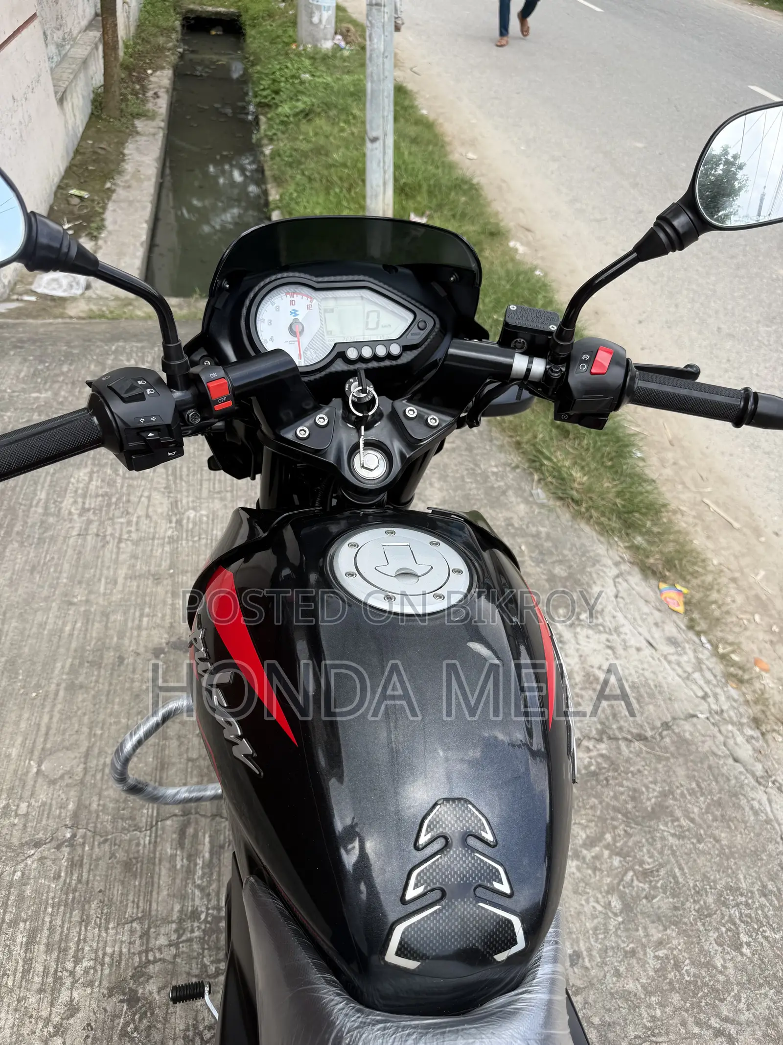 Bajaj Pulsar 150 2025 Black