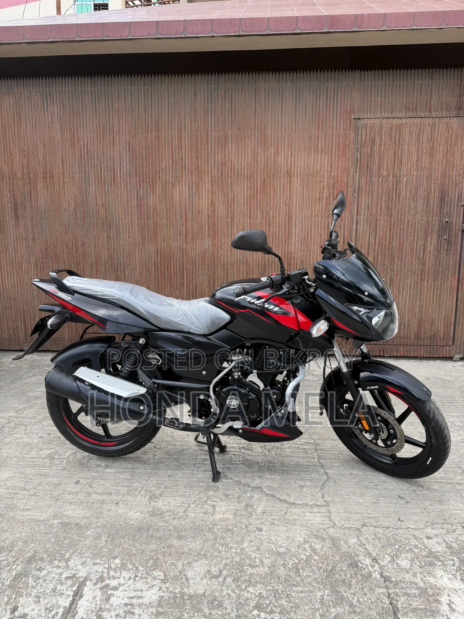 Bajaj Pulsar 150 2025 Black