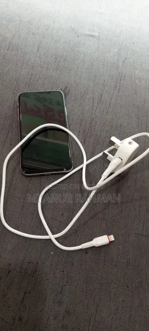অ্যাপল আইফোন এক্স ৬৪ জিবি হোয়াইট