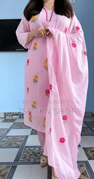 প্রিমিয়াম কটন ফেব্রিকের উপর সুন্দর এমব্রয়ডারি কাজ