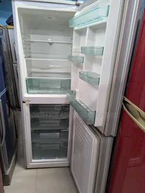 Singer Black Colour Glass Door Frost Freeze 229 Ltr.