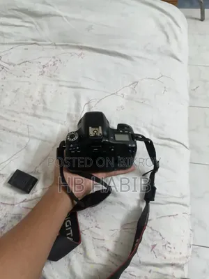 *Urgent Sell! Canon EOS 760D + 50mm F/1.8 Lens | Slight scratch is present