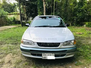Toyota Corolla 1996 White