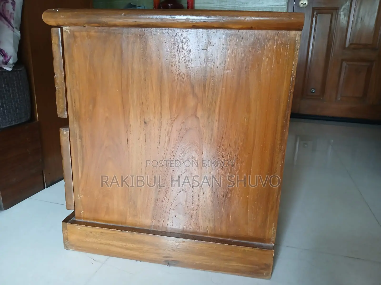 সাইড টেবিল