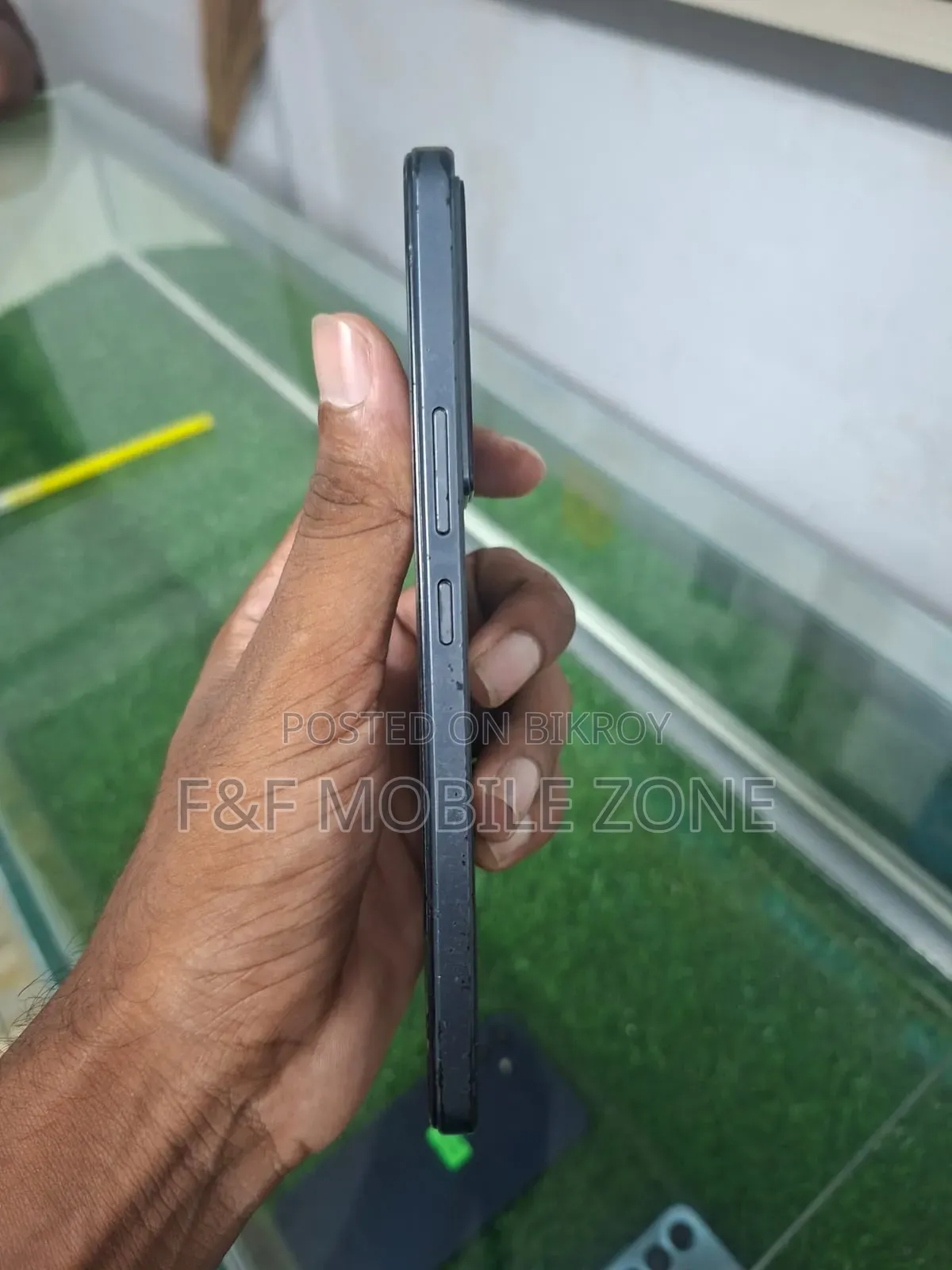 iQOO 128 GB Black
