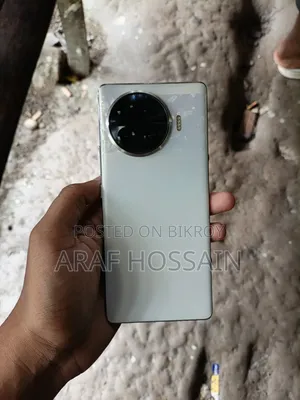 টেকনো স্পার্ক ২০ প্রো প্লাস ২৫৬ জিবি হোয়াইট