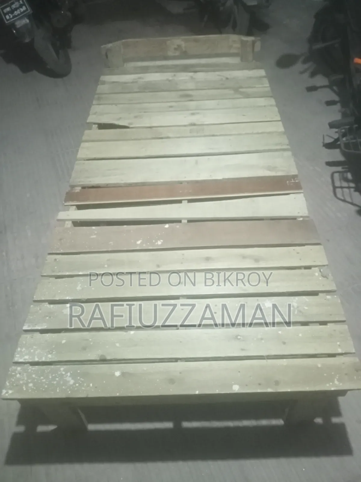সিঙ্গেল কাঠের চৌকি