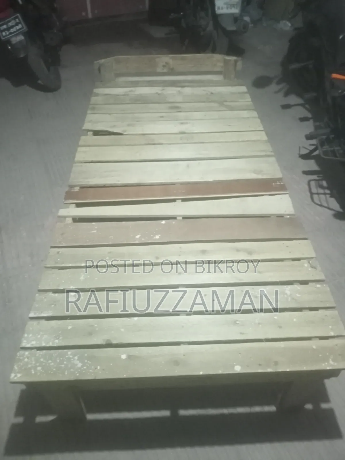 সিঙ্গেল কাঠের চৌকি