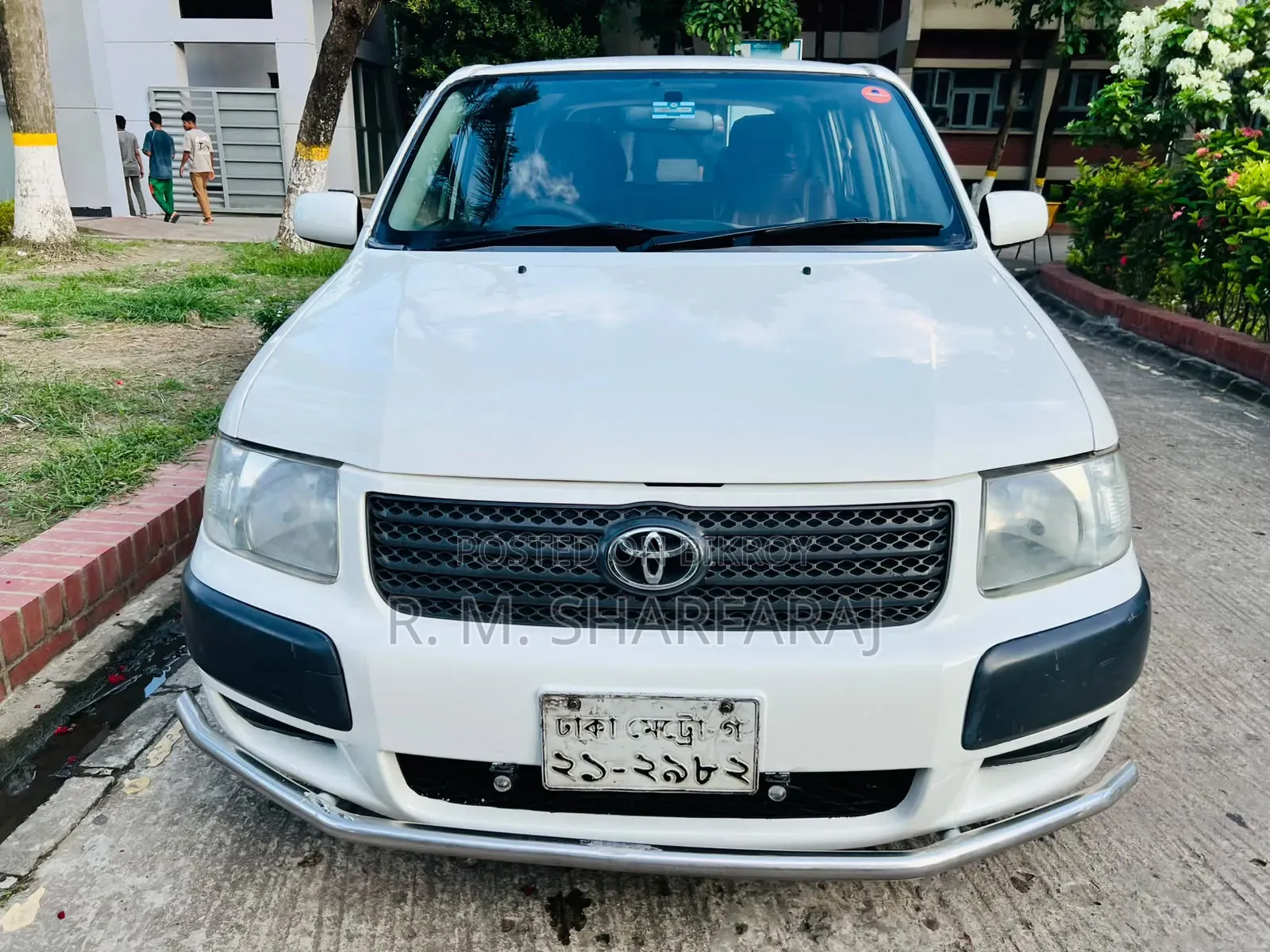 টয়োটা করোল্লা ২০০৩ সাদা