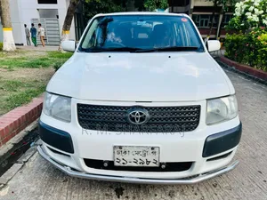 টয়োটা করোল্লা ২০০৩ সাদা