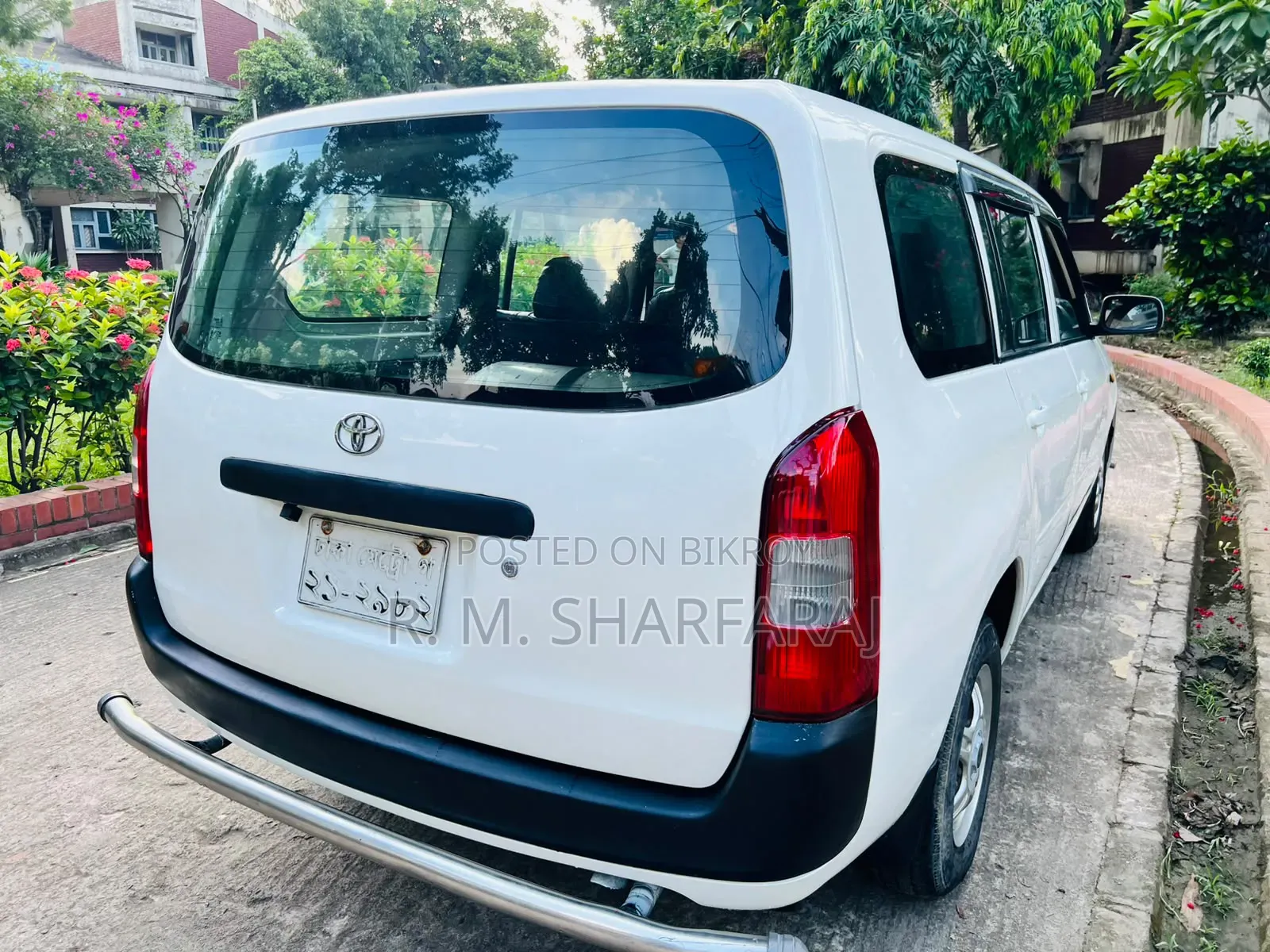 টয়োটা করোল্লা ২০০৩ সাদা