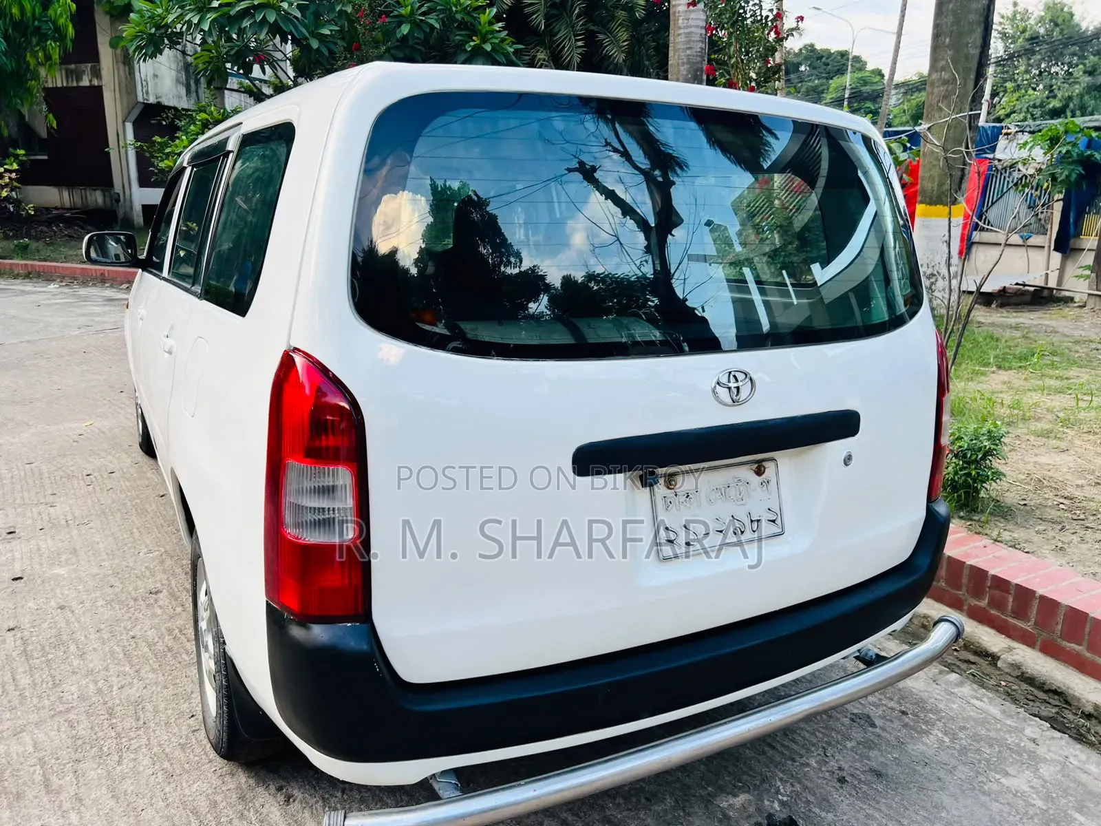 টয়োটা করোল্লা ২০০৩ সাদা