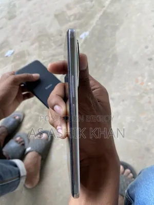 অনার ২০০ ২৫৬ জিবি হোয়াইট