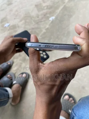 অনার ২০০ ২৫৬ জিবি হোয়াইট