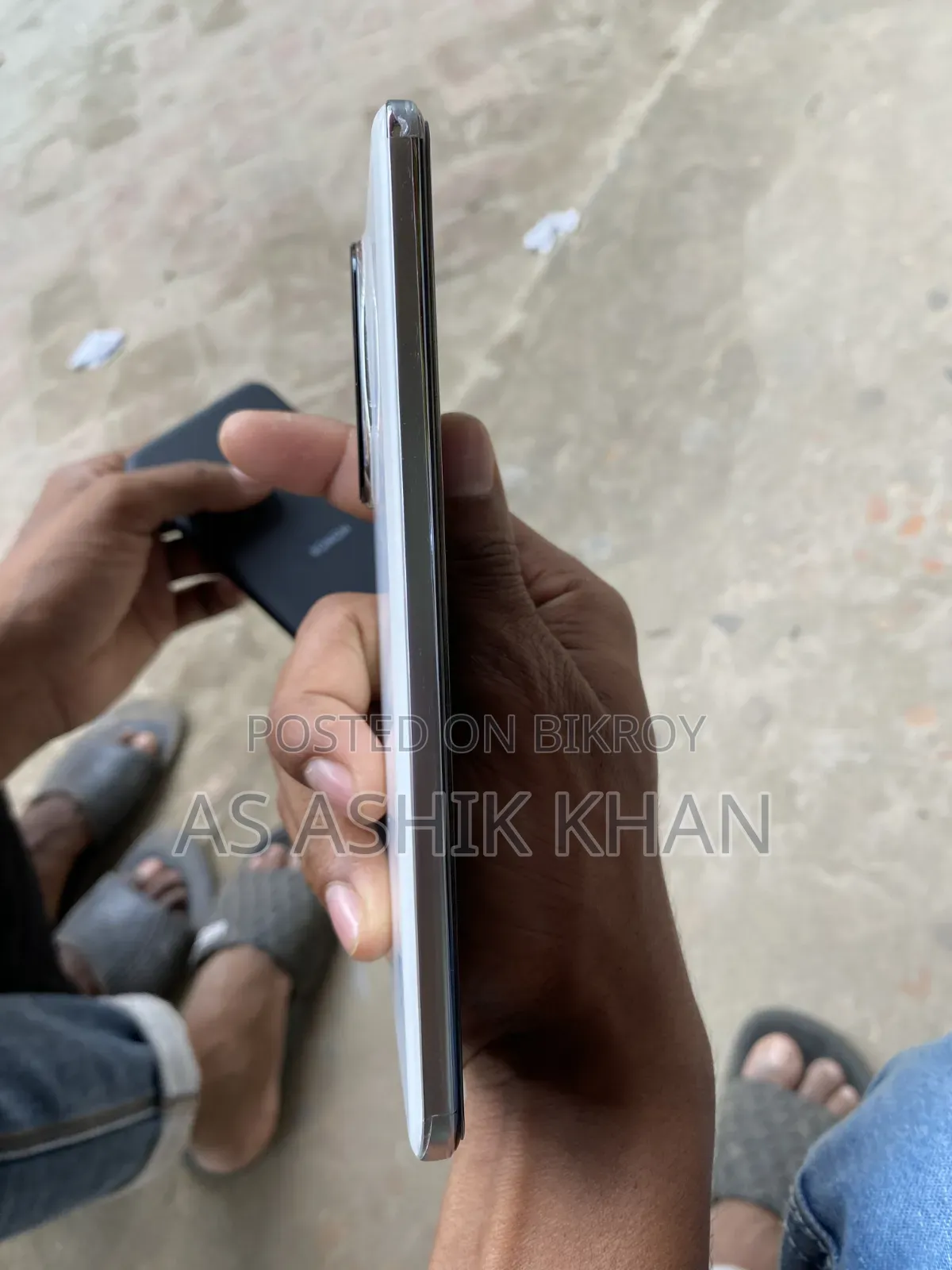 অনার ২০০ ২৫৬ জিবি হোয়াইট