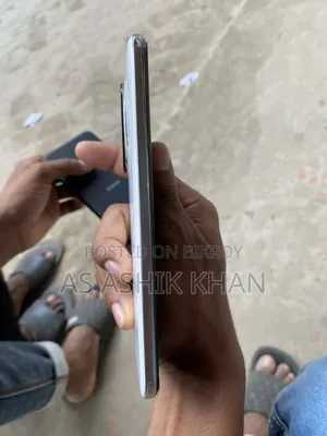 অনার ২০০ ২৫৬ জিবি হোয়াইট