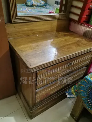 ড্রেসিং টেবিল