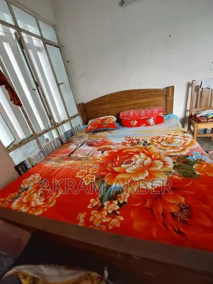 মজবুত কাঠের খাট – ভালো কন্ডিশন