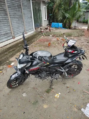 বাজাজ পালসার এনএস ১৬০ ২০১৮ সিলভার